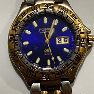 Vintage Fossil Blue BQ-8774 Dive Stainless Steel Y2K
Silver Blue Men's Watch